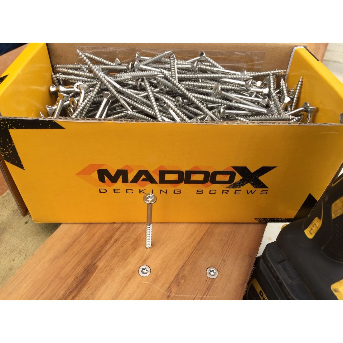 Maddox 10G x 60mm T304 Stainless Steel Ribbed Countersunk Decking Screw 500 Pack